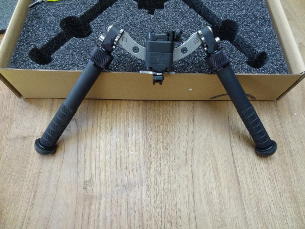 Atlas Heavy Duty Bipod BT35-LW17 5H Met Snelmontage